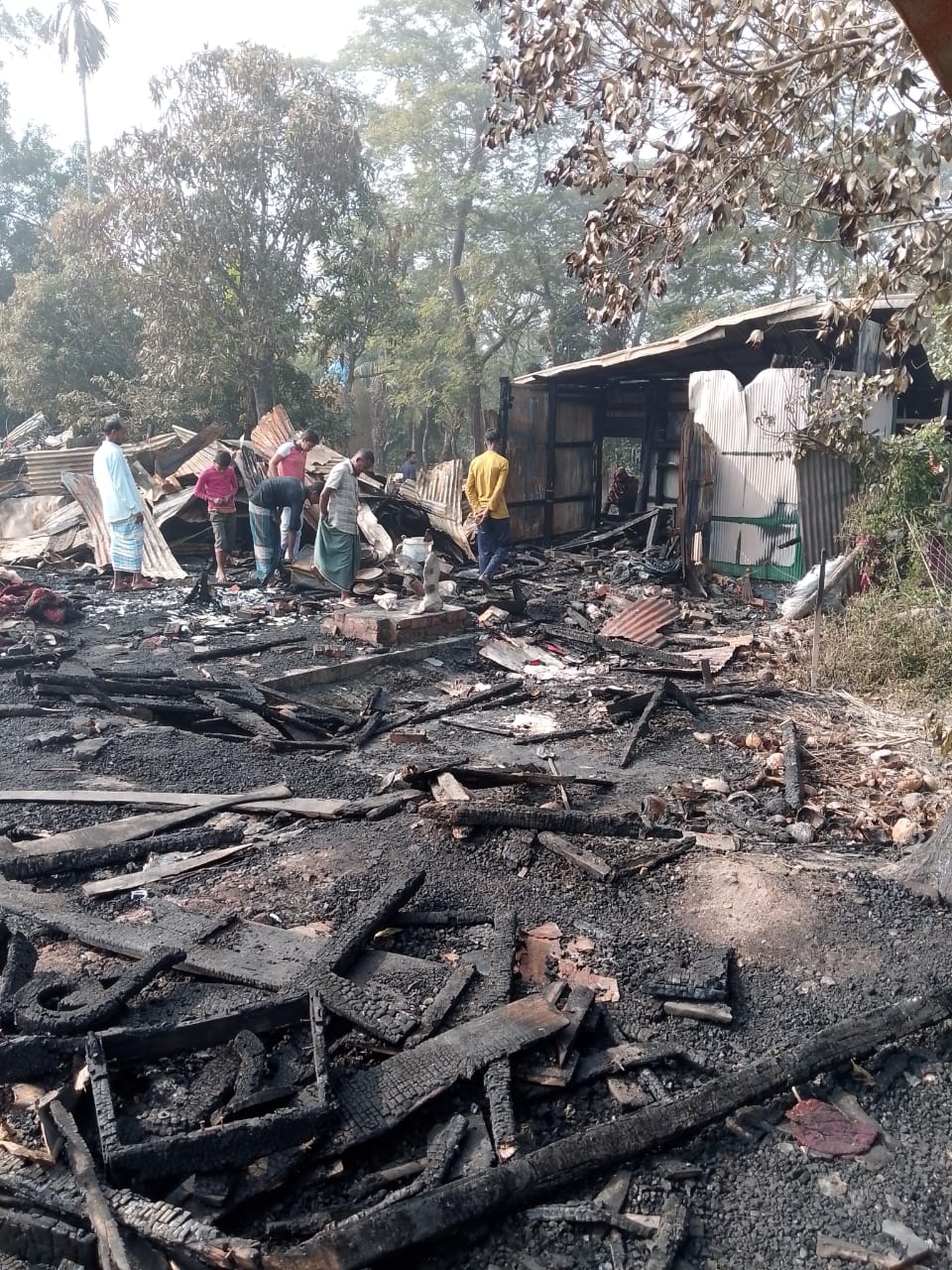 হাতিয়ায় আগুনে পুড়েছে দোকানসহ বসতবাড়ি