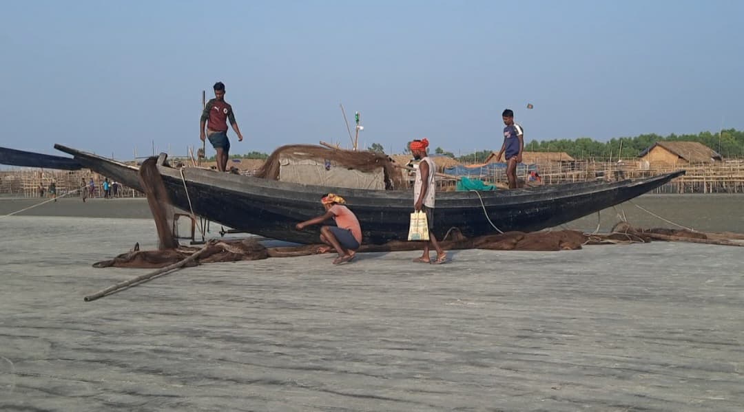 দুবলার চরে জেলেরা