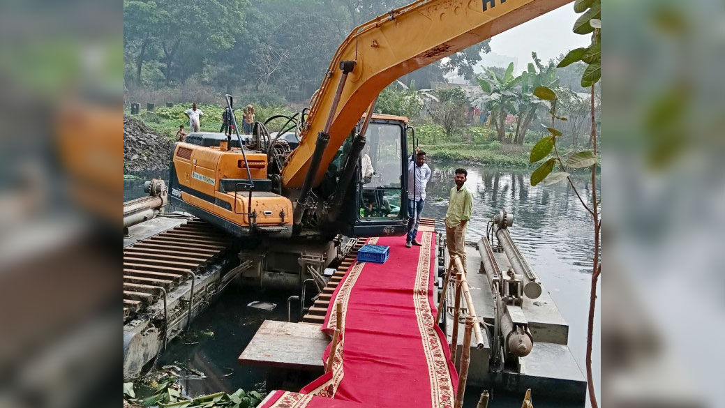 লাল গালিচায় খাল খনন উদ্বোধনে তিন উপদেষ্টা