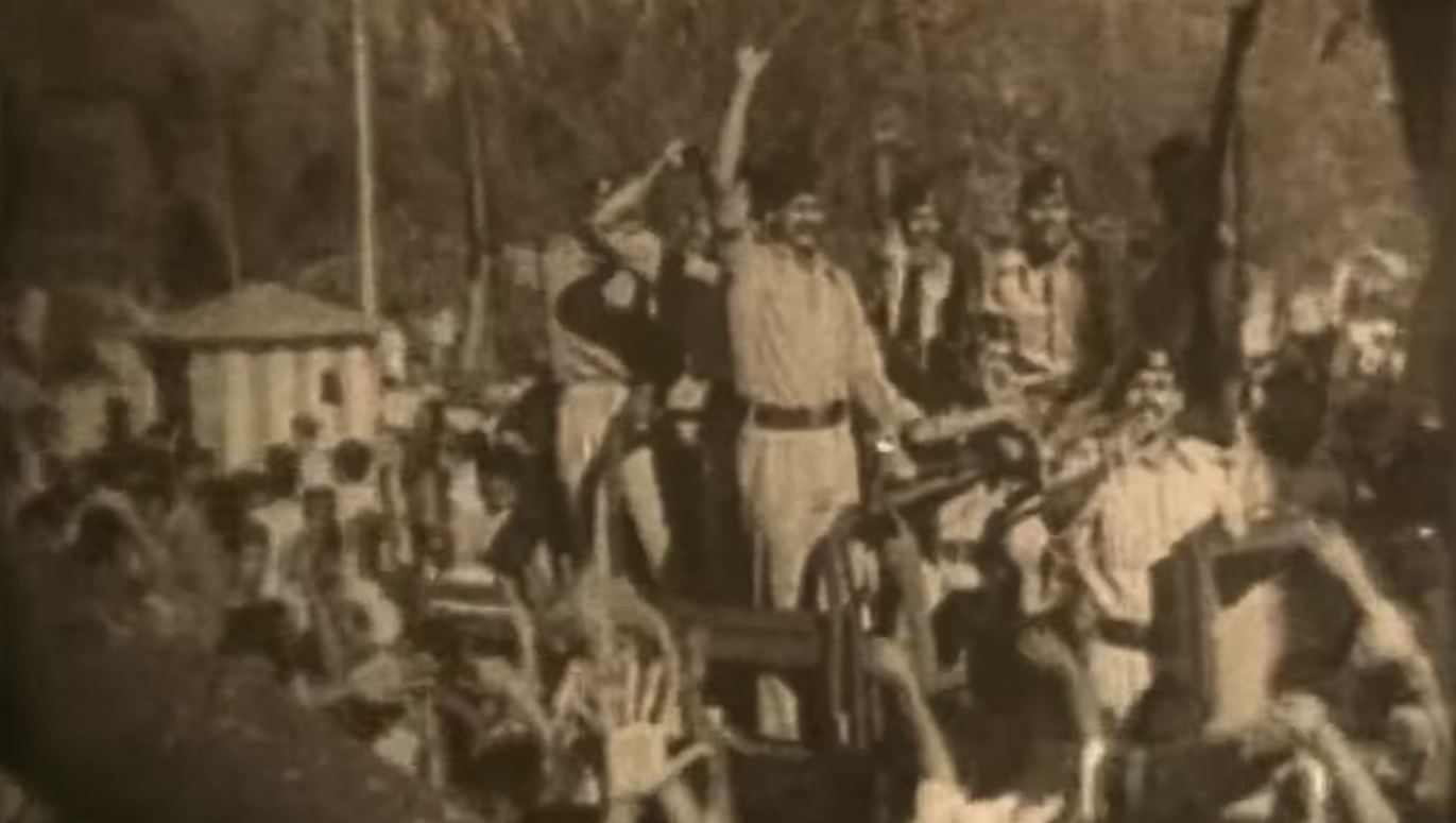 রাস্তায় ছড়িয়ে পড়ে বিপ্লব