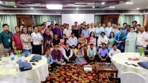 নাট্যকারদের দিনব্যাপি জেন্ডার সচেতনতা কর্মশালায় অংশগ্রহনকারিরা। ছবি: সংগৃহীত