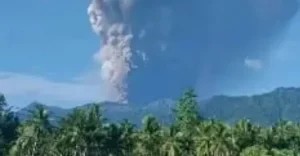 ইন্দোনেশিয়ায় আগ্নেয়গিরিতে ভয়াবহ অগ্ন্যুৎপাত, নিহত ৩