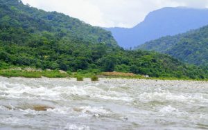 পাহাড়ি ঢলে সাদাপাথর ডুবে পর্যটনকেন্দ্র বন্ধ