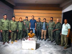 হরিণের মাথা ও শিকারের ফাঁদসহ যুবক আটক